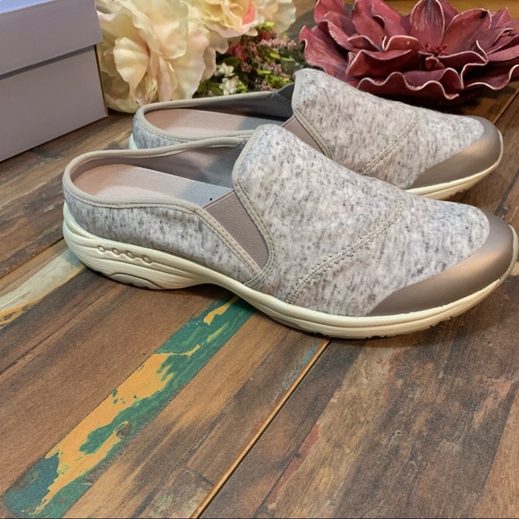easy spirit grae slip on